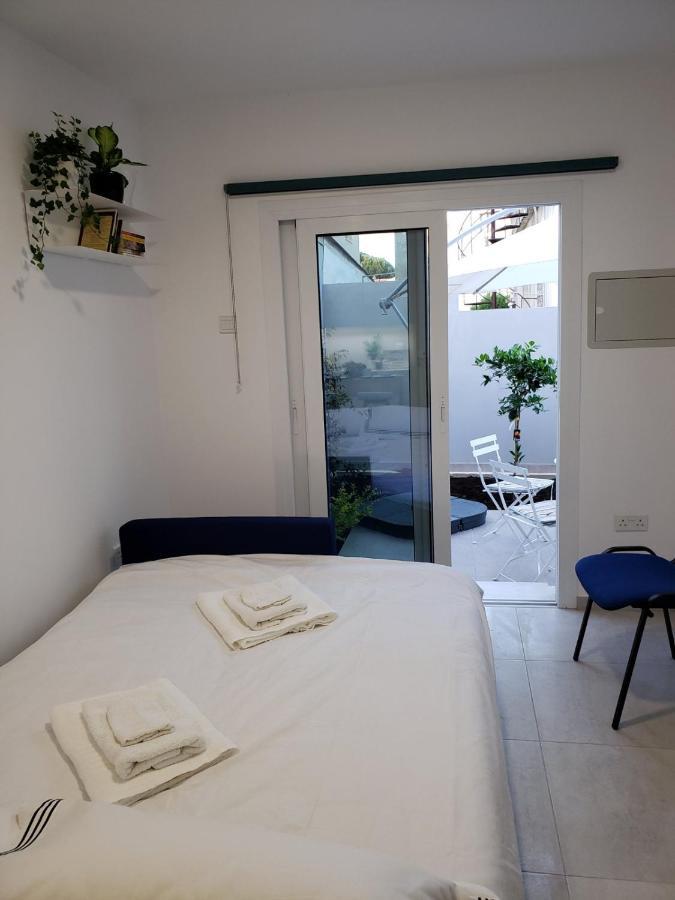 Modern & Cozy Studio W/ Backyard Near City Center Limassol Exterior foto
